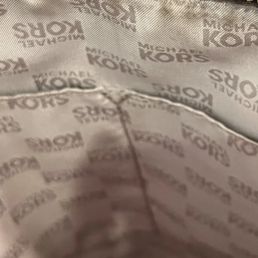 Michael Kors MK Signature and authentic  Shoulder Tote Bag - Picture 11 of 16